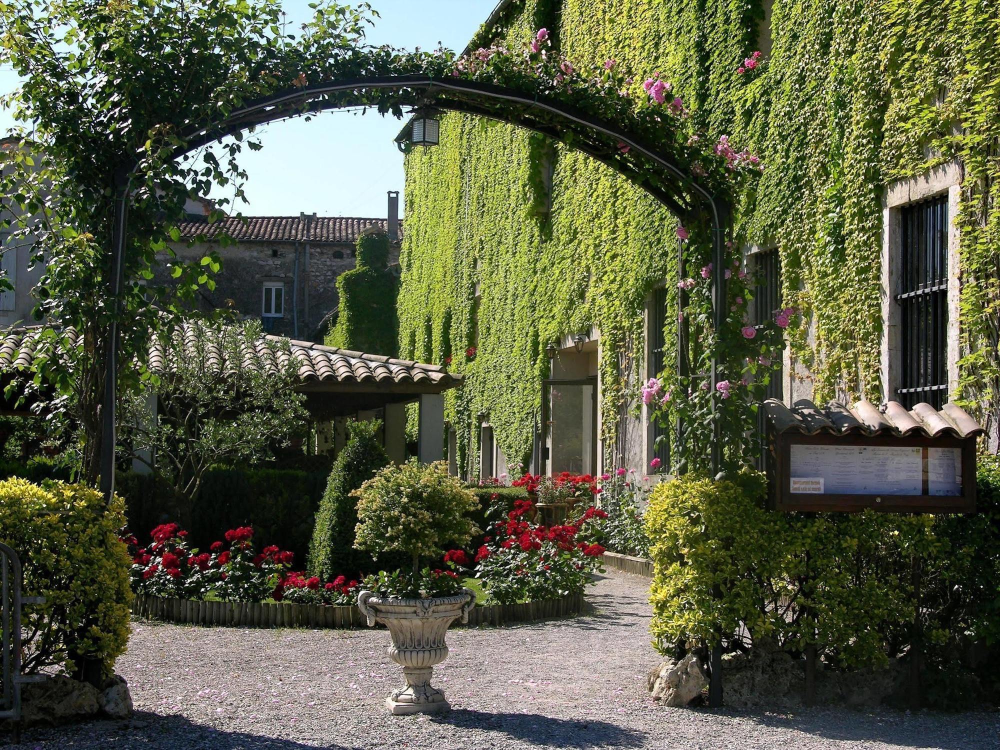 Logis Hotel Restaurant Les Norias Cazilhac  Eksteriør billede